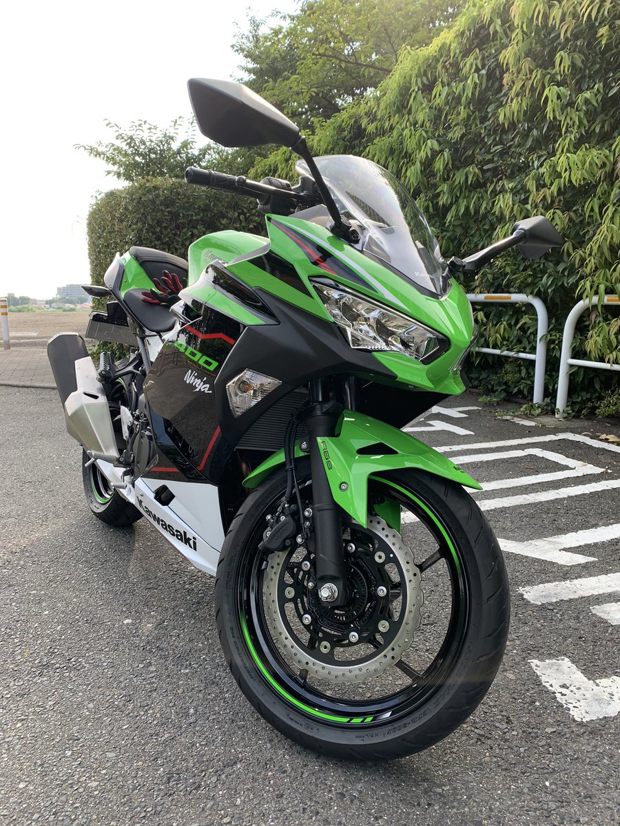 Abbie_Studio's tweet photo. これ一度やってみたかったんよ

名前：アビスタ
性別：男子
住み：東京
車種：Ninja400 KRT 2022 
一言：バイクツイート多めですが、日常も呟きます！バイク乗りは確実にフォロバ！カモン！

#バイク乗りとして軽く自己紹介
#バイク乗りと繋がりたい
#バイク好きと繋がりたい
#Ninja400
#Kawasaki https://t.co/zn5kV4o4is