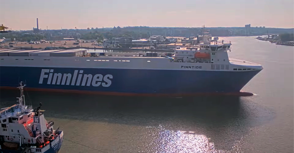 PortOfTurkuFI's tweet photo. Vaikka huiman pitkä @finnlines_group'in #Finntide ei mahdu nettikameramme kuvaan, mahtuu se mainiosti satamaamme, joka palvelee tehokkaasti niin isoja kuin pieniäkin laivoja. Tutustu satamamme palveluihin kotisivuillamme: https://t.co/Pr57Hdj8Sz https://t.co/bVzOUZFUJQ