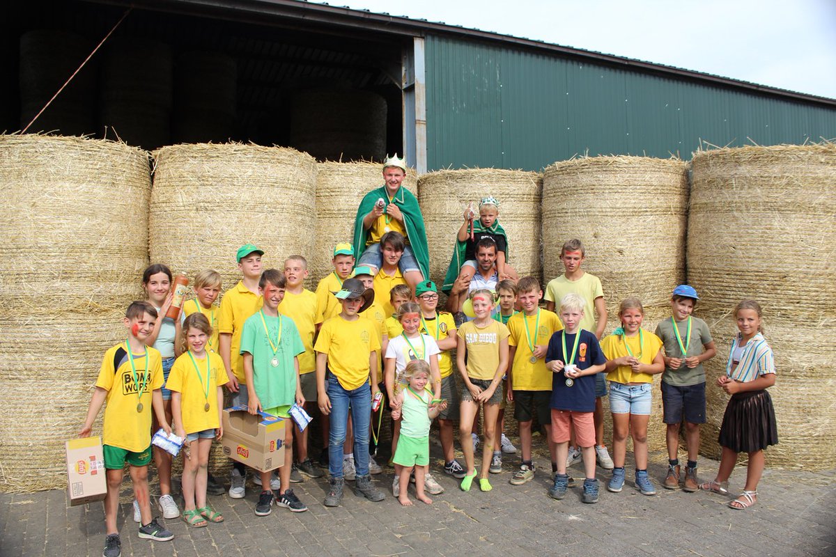 GansHoevenen's tweet image. Emill Cerstiaens en Jarne Goedschalk zijn nieuwe koningen #Minigans #Hoevenen
polderke.com/emill-cerstiae…