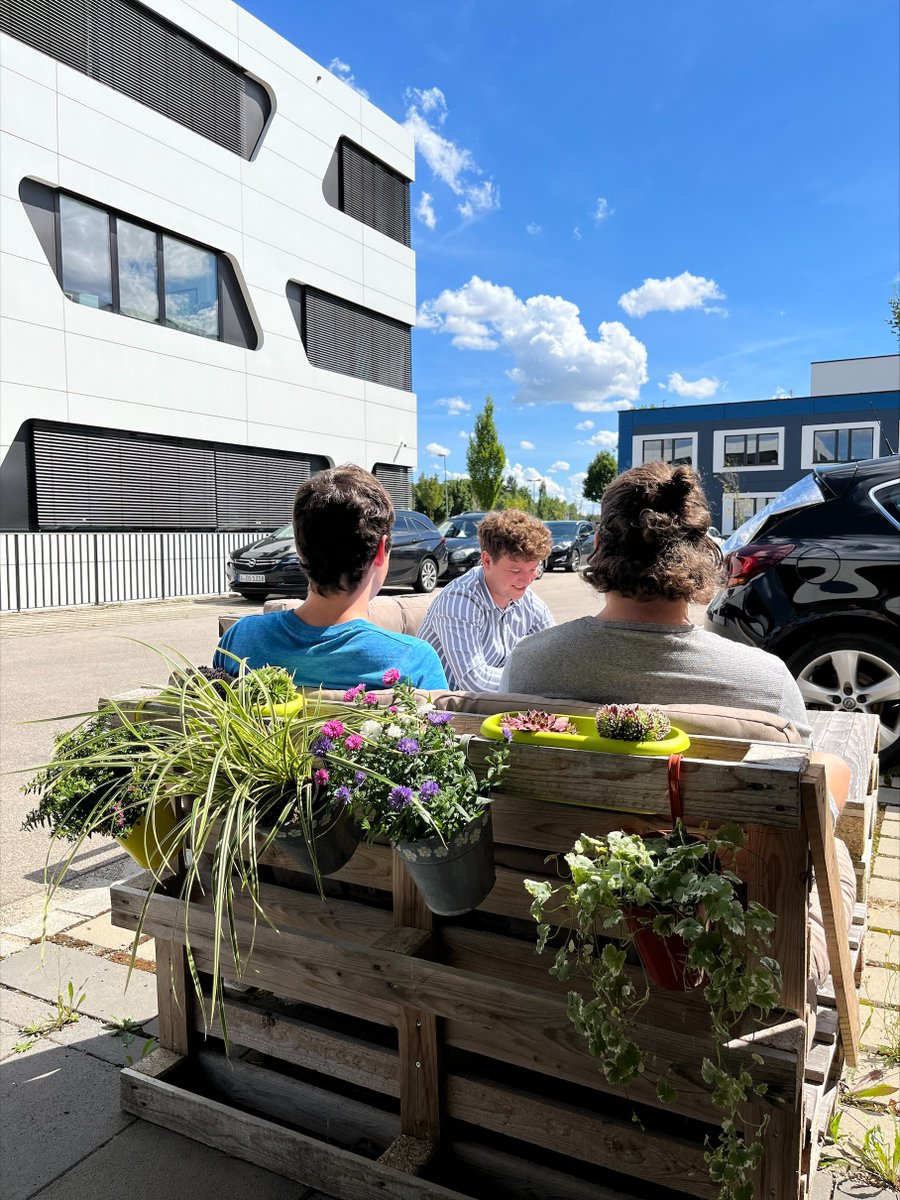 Netz16_GmbH's tweet photo. Wir genießen den Sommer in unserer Sommerlounge mit selbst angebautem kleinen "Garten"😀👏🌺🌞! https://t.co/ageXDgvpxZ