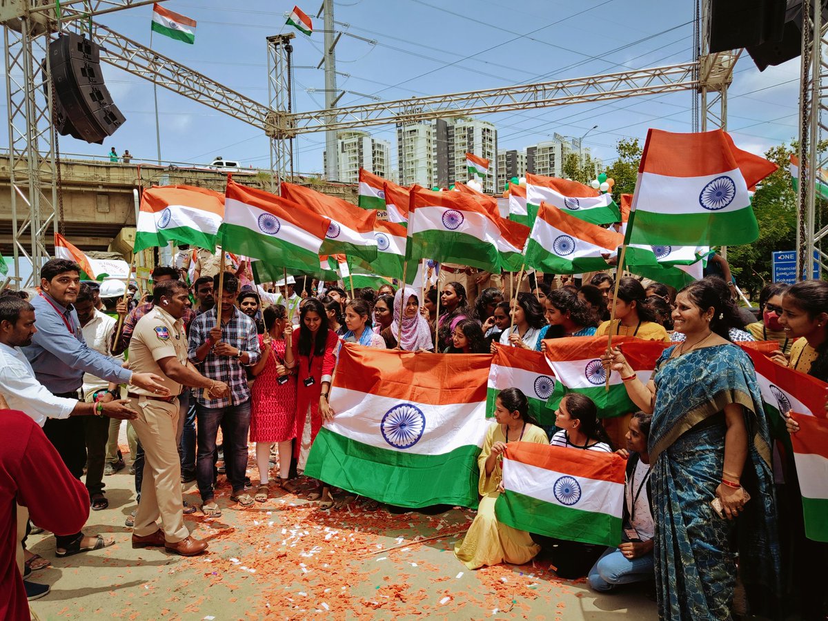 KAvatarhyd's tweet photo. @cyberabadpolice @cpcybd @KTRTRS @psnarsingi_cyb @TelanganaDGP Vande Mataram !!

Our Narsingi PS organized this special event very smoothly. We all loved it...This always helps to connect public with police officials.

Thank you all. https://t.co/m0QylOPfhF