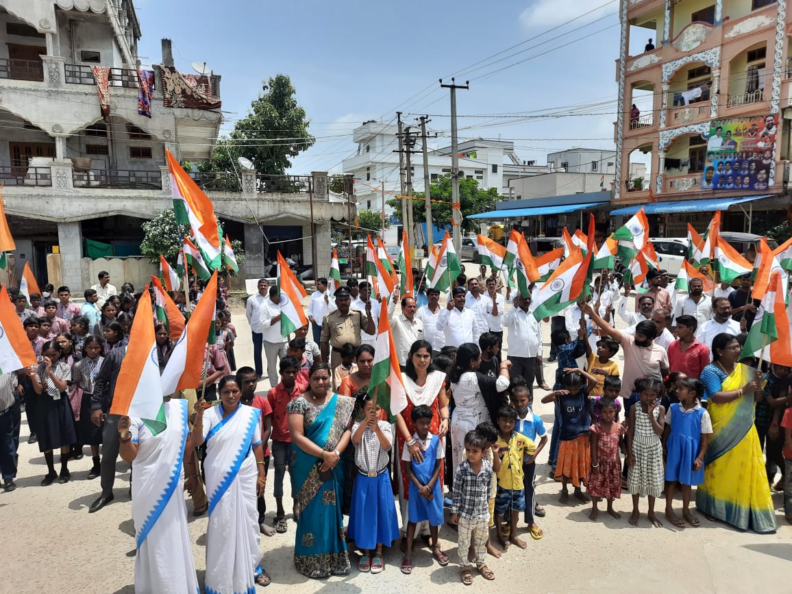 స్వతంత్ర భారత వజ్రోత్సవం సందర్భంగా, తేది 16.08.2022 నాడు, ఉదయం 11.30 గం.లకు, ‘సామూహిక జాతీయగీతాలాపన’ కార్యక్రమం నిర్వహించడం జరిగింది #BDL Bhanoor Ps #Sangareddy Dist