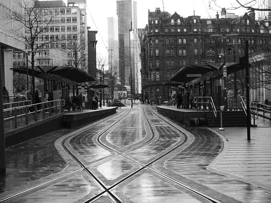 MANCHESTER.
On St. Peter's Square in the rain.
#Manchester #StPetersSquare #streetphotography #blackandwhitephotography #trams