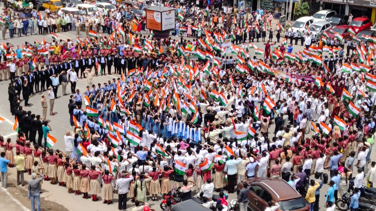 MalkajgiriCop's tweet photo. #SwatantraBharataVajrotsavalu
@lbnagarps organized a #MassRecitation of #NationalAnthem at SagarRingRoad and demonstrated our #Pride in celebrating the #75thAnniversaryOfIndependence. #DCP_SOT, ACP @CyberCrimeRck, Students &amp; Public all about 3K members participated.
#IndiaAt75 https://t.co/Tpj2spDx0t