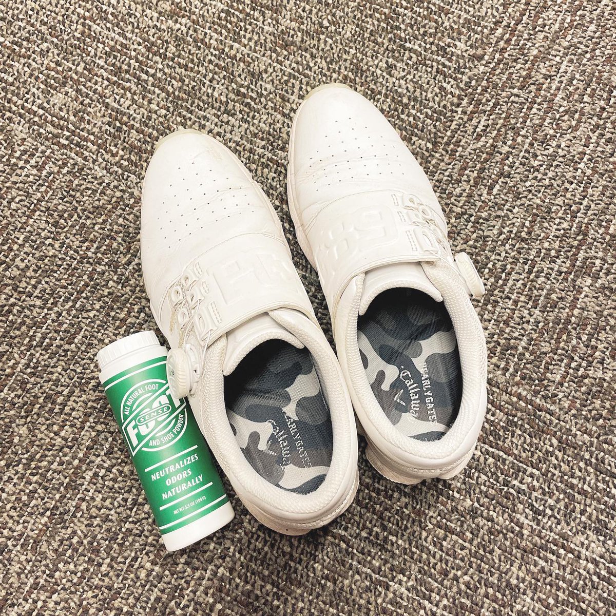 FootsenseJ's tweet photo. 【 パッと振りかけ、パッと消臭 】
1回の使用で効果が数週間が継続。スポーツの後でも靴のニオイ、気にしない👟
すべて天然成分で安心・安全。
#消臭パウダー #靴消臭 #靴消臭パウダー #ゴルフコーデ #ゴルフ #golf #golfgirl #ゴルフ女子 #天然成分 #footsense #フットセンス https://t.co/bF1rHPerqk