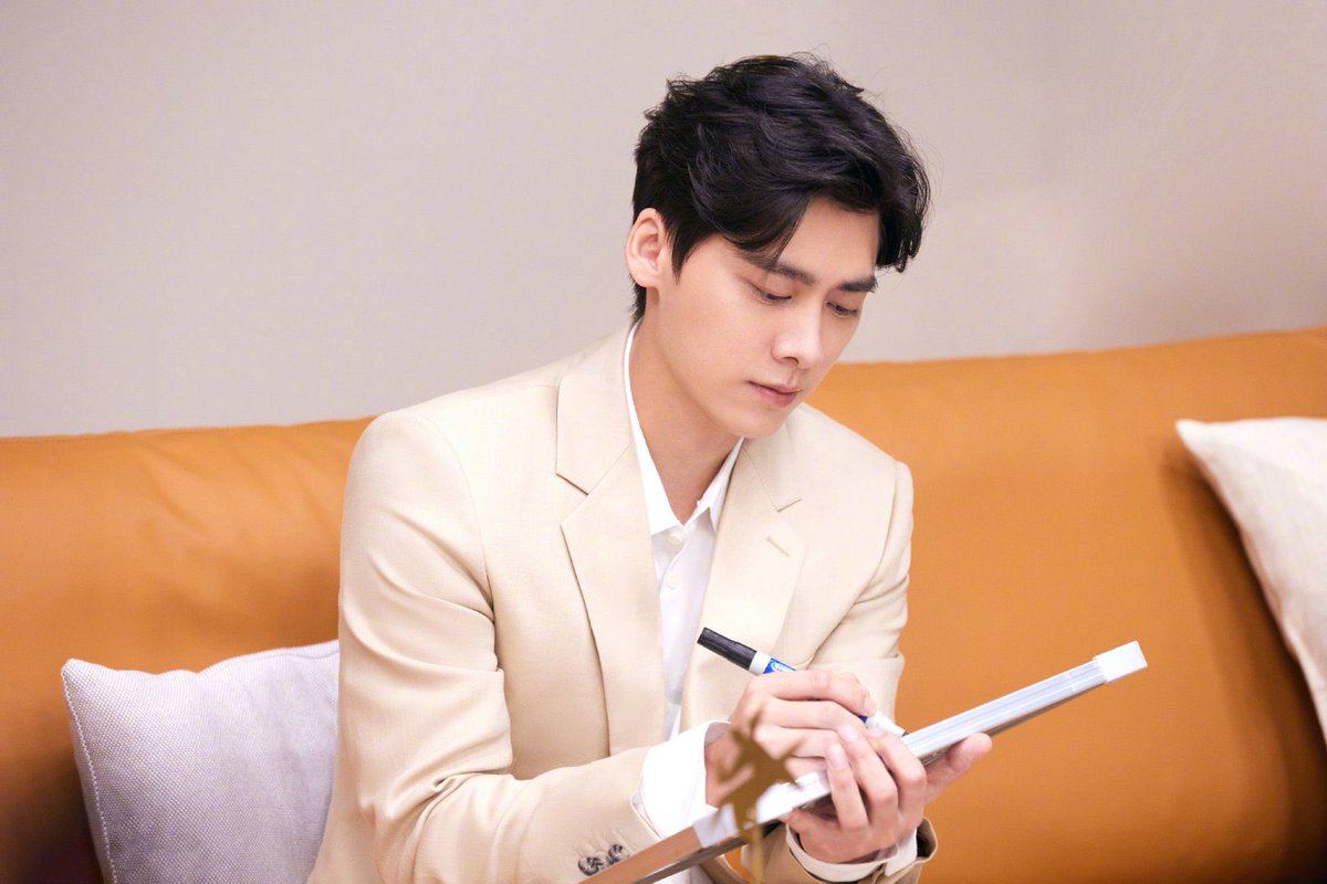 lyfyifenglee's tweet photo. 2022.08.15 #LiYiFeng studio📍壹峰信 weibo update!🍹(1/2)

"วันนี้อยากชวนเฉินเซินมาอยู่พร้อมกับ #หลี่อี้เฟิง "

#李易峰 https://t.co/NElpLeFJ4I
