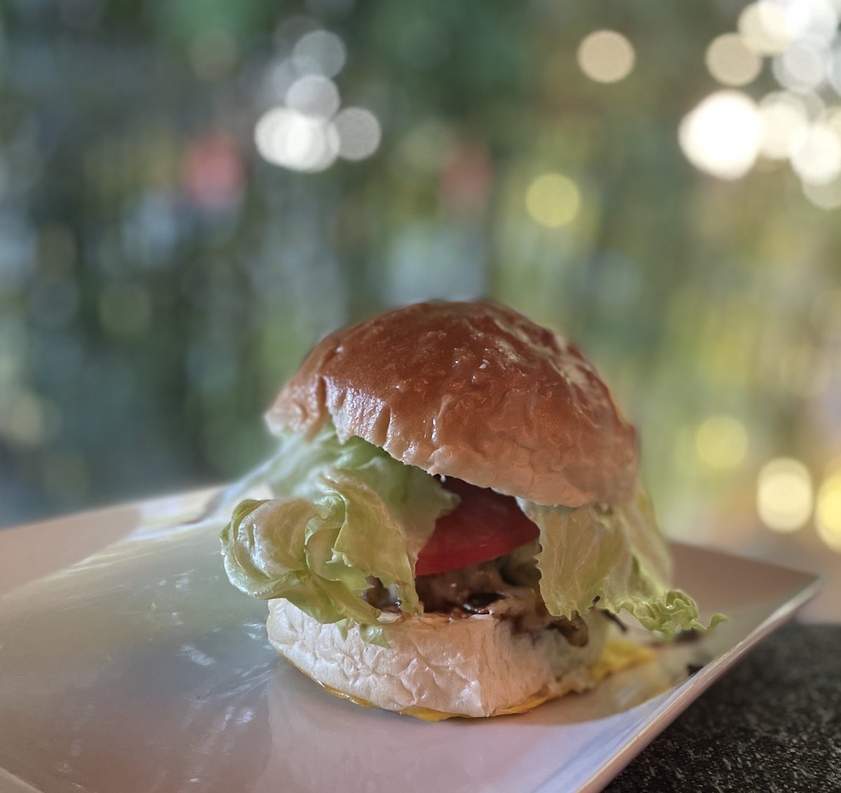 RaynaRambling's tweet photo. Tonight was regular burgers with the first yard tomato and last night was Nashville hot chicken with pickles and both were fantastic. #goodjobme https://t.co/HwD4ybWD3L