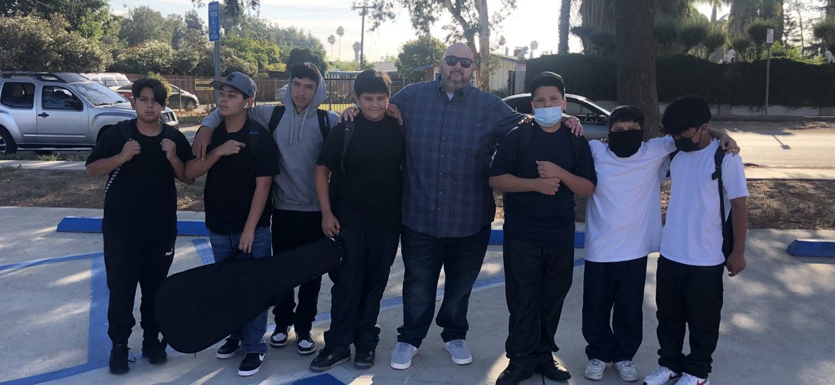 ScottCavi's tweet photo. Former Matadors + Current Matadors. Family. Love. Always. 💙💛💙💛@jdelavigne_rusd @CoachRich24 @CoachTB_BAHS @Mrs_Marin0 @AISMatadors https://t.co/22OPaWAnLe
