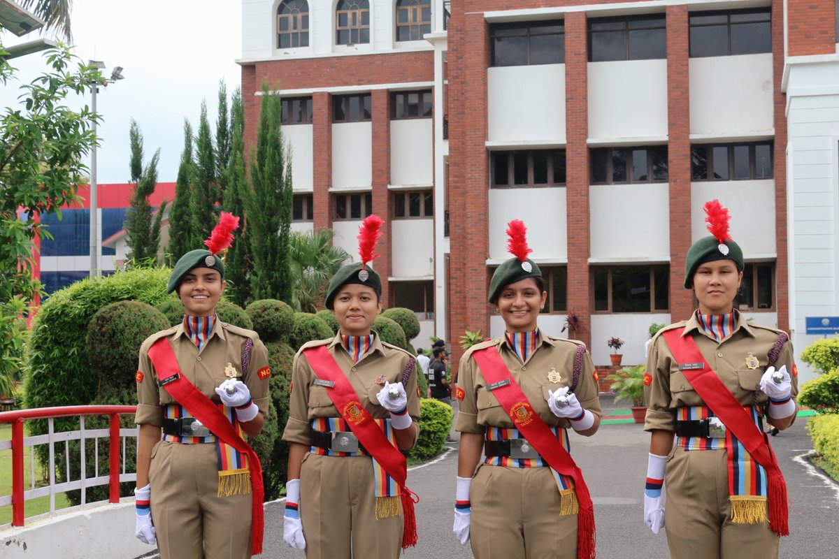graphicerancc's tweet photo. On this Independence Day, India is celebrating 75 Years of Independence.Graphic Era NCC hosted the Independence Day celebrations with Hon'able Chairman unfurling the tricolour,boosting cadets with patriotism.@graphicerancc @HQ_DG_NCC @BhoomiYouth @YouthBhoomi @GirlsDoon https://t.co/WXwoHBxfzf
