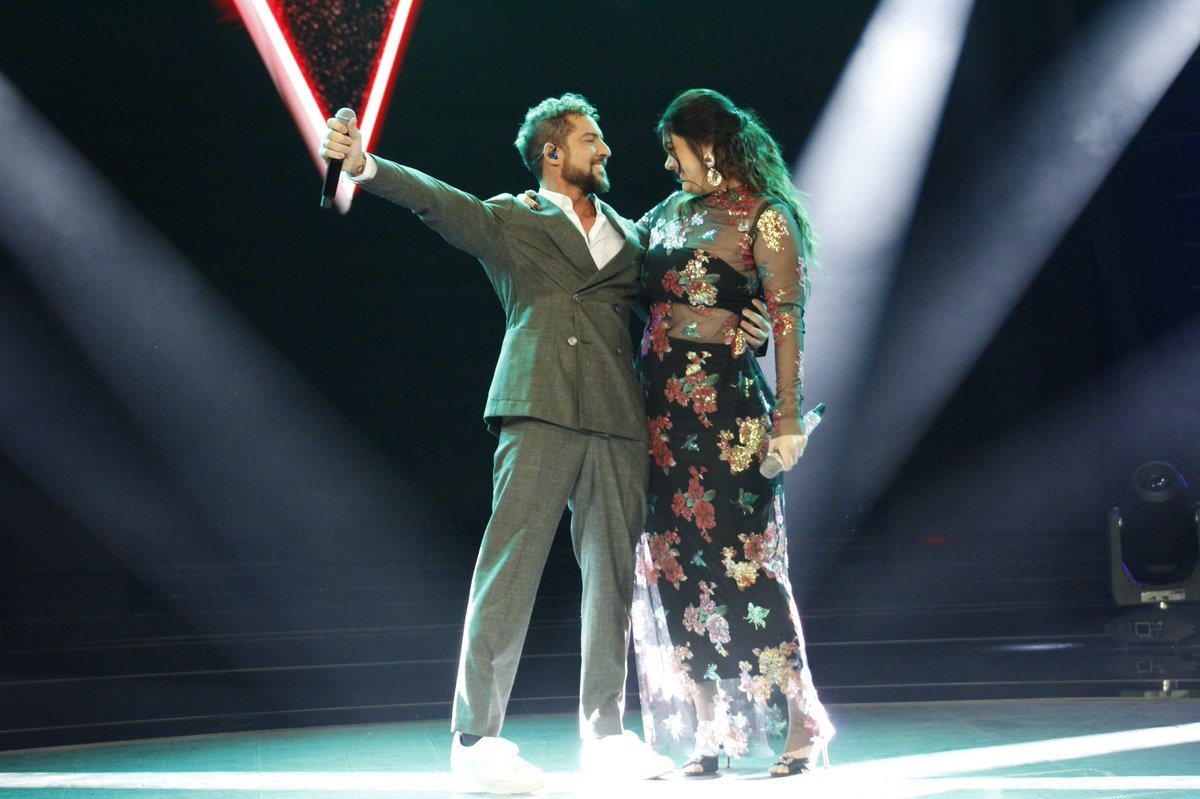 yuritaflowers's tweet photo. La canción que por años teníamos en común, hoy nos unió en el escenario de @LaVozTvAzteca . ¡¡¡Te quiero amigo mío @davidbisbal ❤️❤️❤️❤️❤️!!! https://t.co/2aZoBm00vj