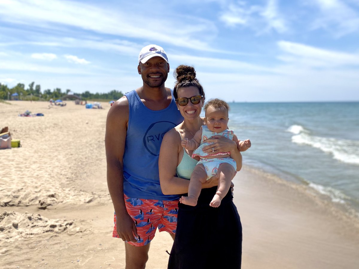 AlexGaryAD's tweet photo. Lake Michigan beach day with my two favorite ladies 😍 https://t.co/SJNPwAUHYI