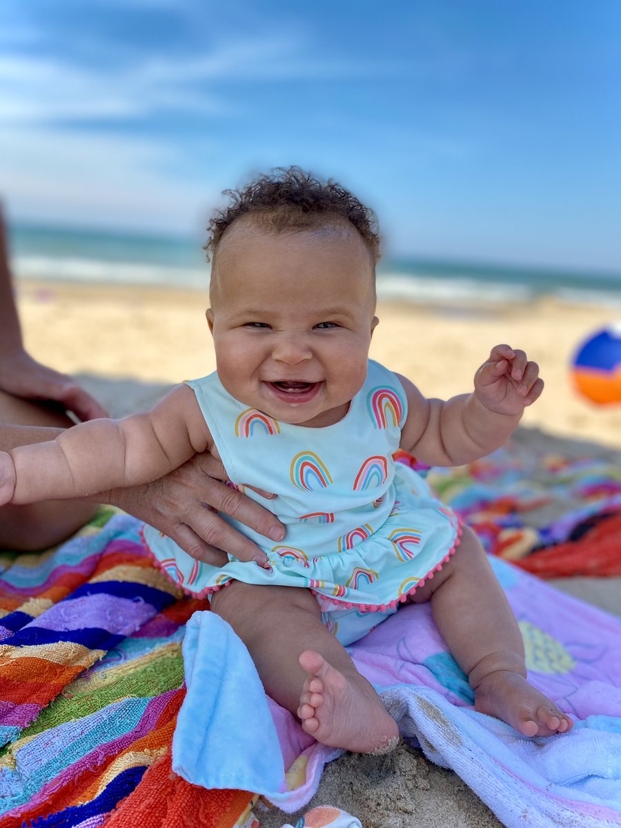 AlexGaryAD's tweet photo. Lake Michigan beach day with my two favorite ladies 😍 https://t.co/SJNPwAUHYI