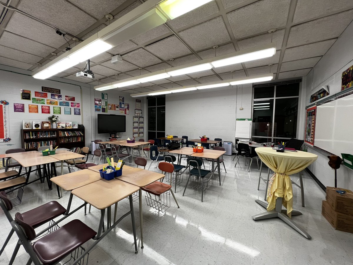 TJCotter's tweet photo. Before I leave work tonight, I decided to walk some classrooms. I am excited about the engagement and strides that will take place at @FondrenMS_HISD this year! #BlazingTrailsofExcellence https://t.co/ZAscaS6o9q