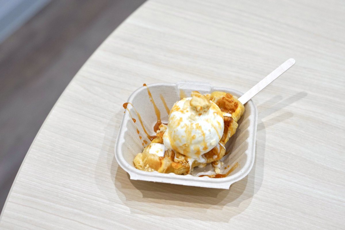 tarucafe_bar's tweet photo. 【Cafe Time商品紹介】
クロッフル🧇 ￥500
韓国で話題の新作スイーツ🍴
ワッフル×クロワッサンのサクサク食���がたまらない😍
プラス100円でアイスと一緒に食べるのがオススメ✨

 #小樽 #otaru #おたる  #小樽カフェ  #クロッフル  #スイーツ  #韓国スイーツ https://t.co/1cijEwBb8u