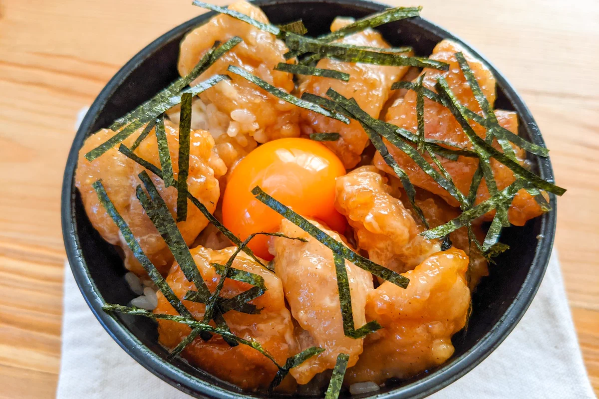 甘辛さが最高！味が染み染み「照り焼きチキン丼」。