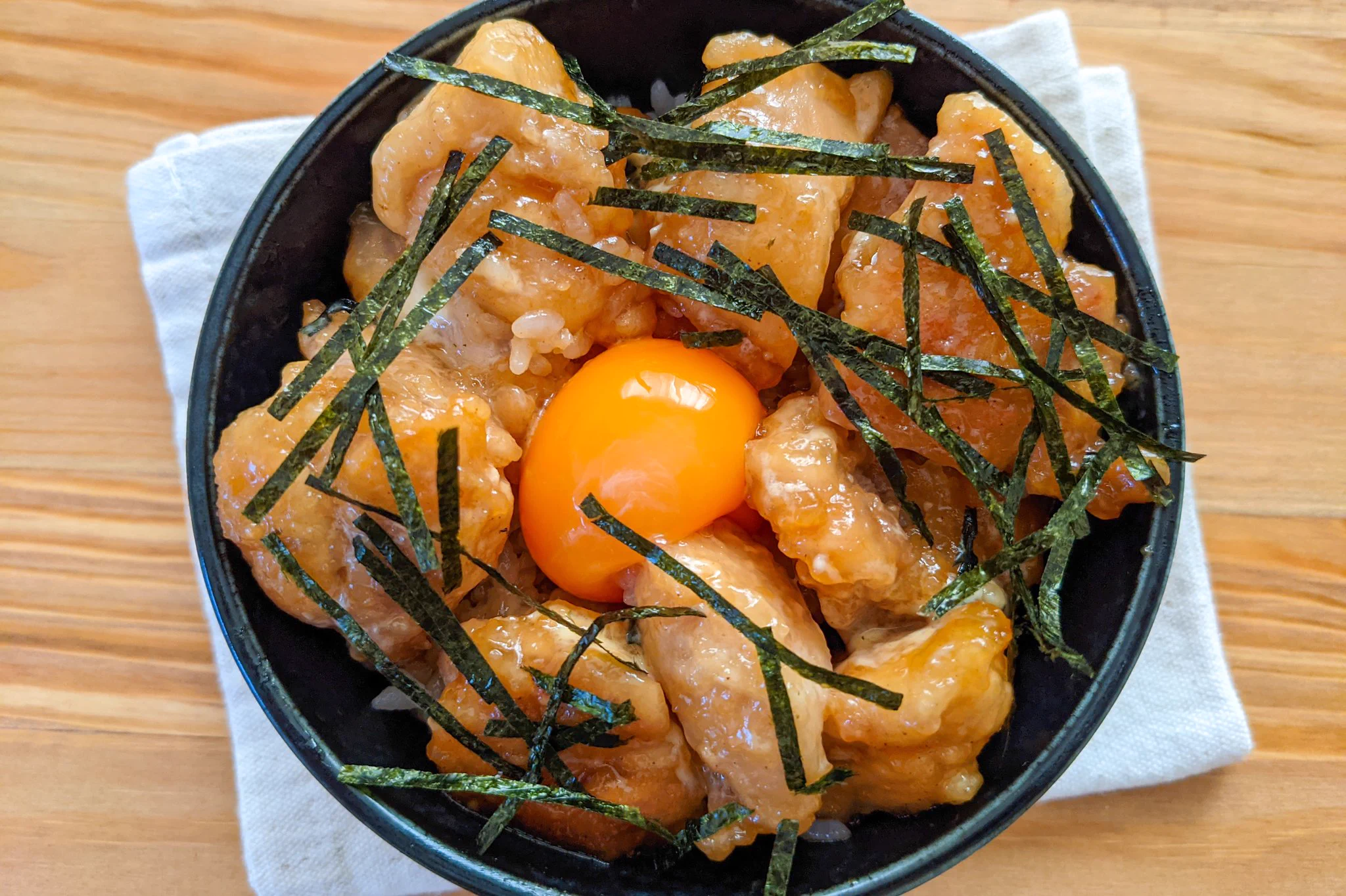 甘辛さが最高！味が染み染み「照り焼きチキン丼」。