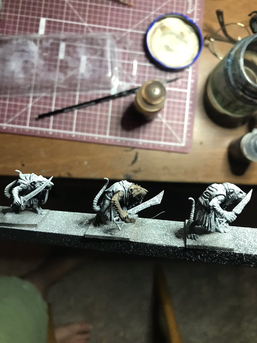 TheTableBard's tweet photo. #hobbystreak day 111-113🐀🧹
Deep cleaning and starting to redecorate/organize the art room. Also finished building the death master and started painting the clan rats today. https://t.co/Lp2Tf4sHPI