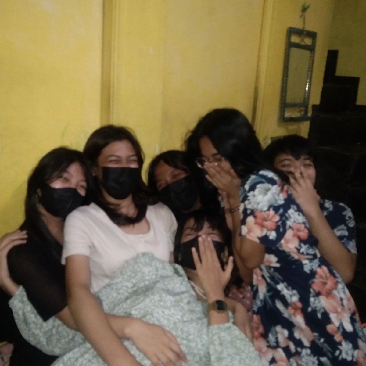 ainttkat tweet picture