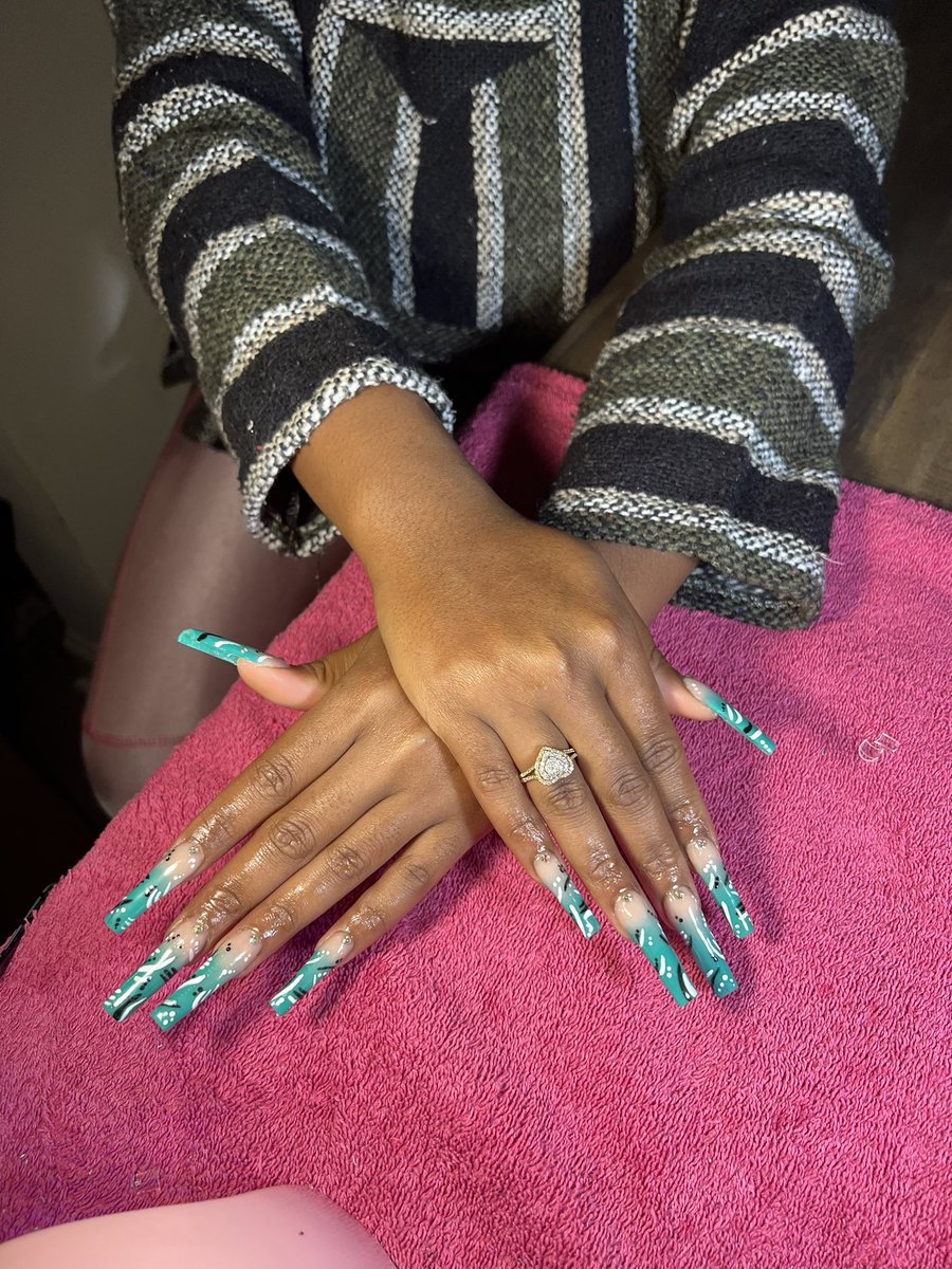 Aleeciahsimmon1's tweet photo. My sis @atinkythesavage is so fire with this nail shit๐ฅ๐ฅ๐ฅ๐ฅ My girl havenโt even been doing it for 6 months!!! I am so proud of her! Stop playing & book!!!๐คฉ #Ncnails #nailtech #artist #wilmingtonnc #greensboronc #nails #nailart https://t.co/8BIZn8tg4O