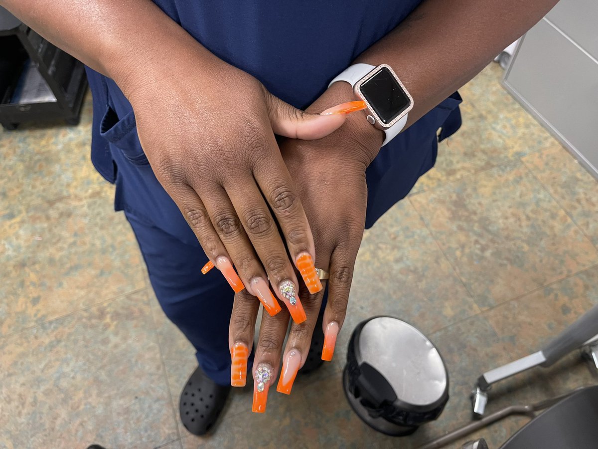 Aleeciahsimmon1's tweet photo. My sis @atinkythesavage is so fire with this nail shit๐ฅ๐ฅ๐ฅ๐ฅ My girl havenโt even been doing it for 6 months!!! I am so proud of her! Stop playing & book!!!๐คฉ #Ncnails #nailtech #artist #wilmingtonnc #greensboronc #nails #nailart https://t.co/8BIZn8tg4O