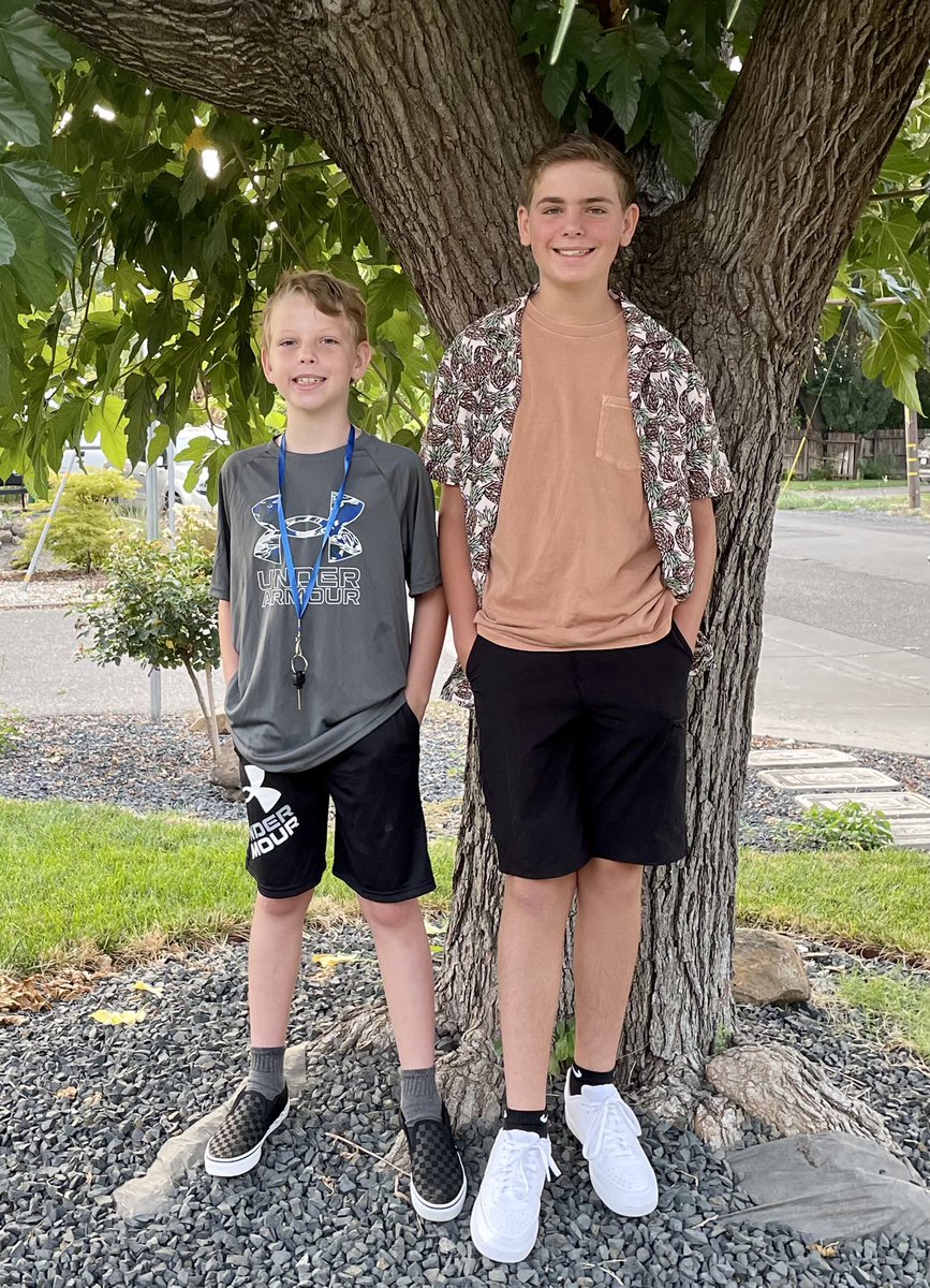 SM_Kim_8975's tweet photo. And they are off! My boys headed to 4th and 8th grade! Missing their sister who will be off to college next week! #8975Proud #HDMom https://t.co/aaGXbNP1X0