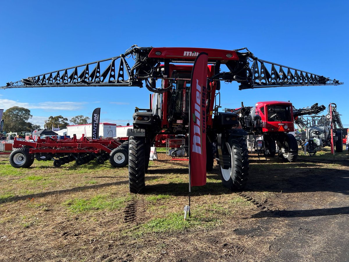MillerSpray_au's tweet photo. Day 1 @AgQuip 🎉

Get a closer look at the Miller Nitro 7380 fitted with E-Kay crop dividers and chat with Scott &amp; John 👊

See you there 🤩

#MillerNitro #millersprayers #agriculture  #Miller7380 #cropdividers #ekay #agfielddays #AgQuipFieldDays https://t.co/DlXVQ5urZq