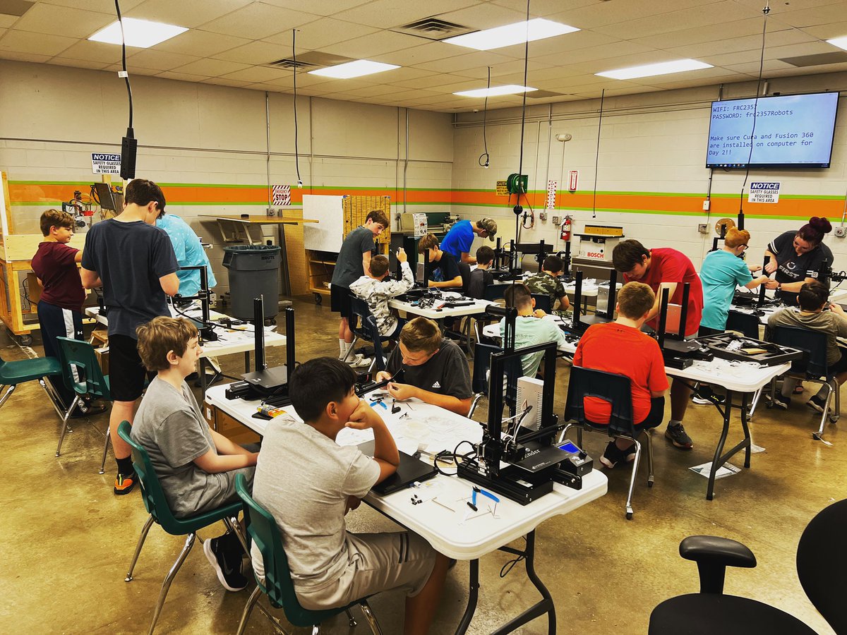 frc2357's tweet photo. Great first day for our 3rd and final 3D Printing Camp this summer! @RayPec 
@FIRSTweets #omgrobots #3Dprinting https://t.co/lqrYRRd0fC