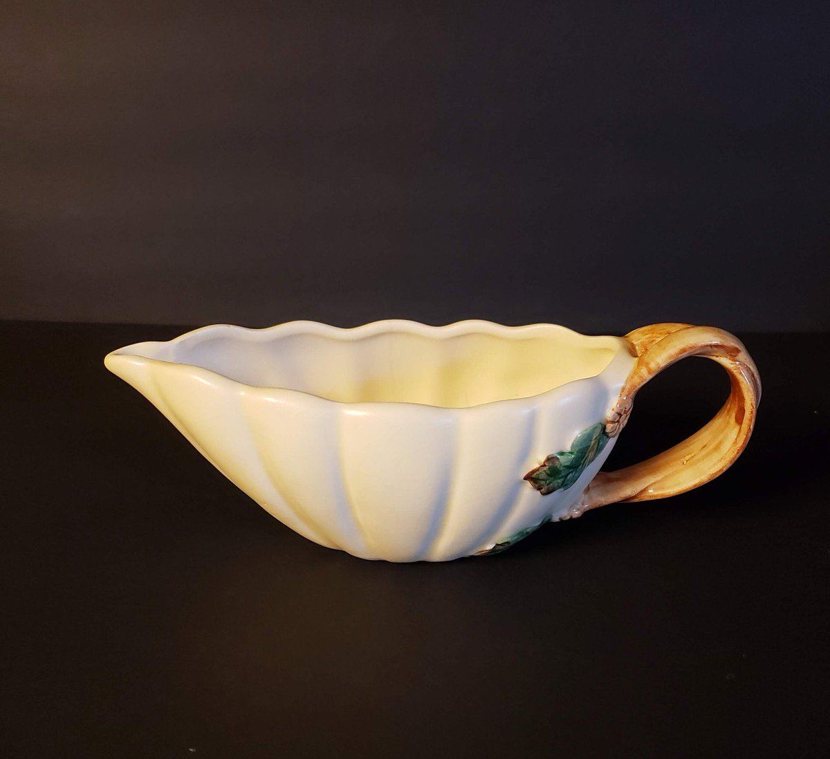 Lyn_Bluefish901's tweet photo. CAMBRIDGE CREAMWARE by Stafford of England, Fabulous Gravy Boat, Sauce Server, Creamer, Twisted Handle, Leaf &amp; Acorn, Dining Decor MINT https://t.co/P22ApKBFtv #Vintage #EAPG on Etsy #Etsy #AmazingFunVintage.etsy.com #FarmCountryKitchen https://t.co/3A2rr9k26H