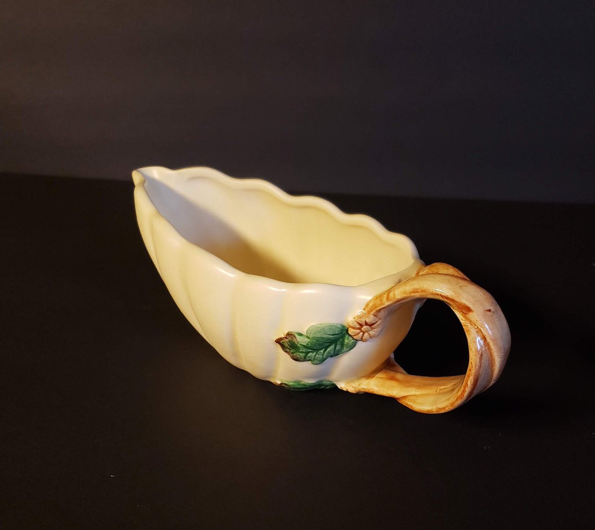 Lyn_Bluefish901's tweet photo. CAMBRIDGE CREAMWARE by Stafford of England, Fabulous Gravy Boat, Sauce Server, Creamer, Twisted Handle, Leaf &amp; Acorn, Dining Decor MINT https://t.co/P22ApKBFtv #Vintage #EAPG on Etsy #Etsy #AmazingFunVintage.etsy.com #FarmCountryKitchen https://t.co/3A2rr9k26H