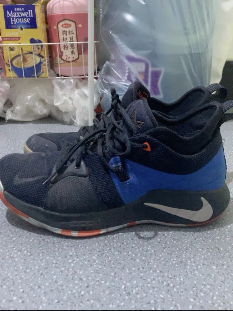 ksjdxn1's tweet photo. 福利来喽！Nike雷霆
我称它为无法自拔的辣眼臭
转推随机抽一位送👟
另：再随机抽一位送臭臭的🧦
喜欢原味的🐛
喜欢臭袜臭鞋的🐛
#原味 #大学生 https://t.co/y5wxYhiPkb