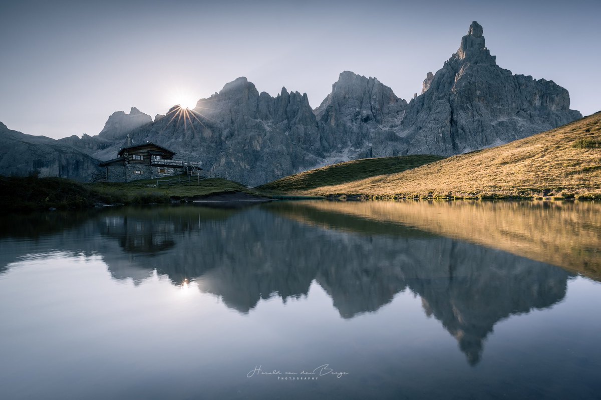 Haroldvdb's tweet photo. GM! 

Waiting for the sun.

#dolomites #sunrise #Mountain #alps https://t.co/vUCCInicuW