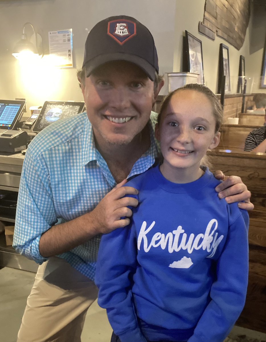 Lil lady helped out her Dad at <a href="/KSBarAndGrille/">KSBar & Grille</a> with some UK trivia…thx for props <a href="/KySportsRadio/">Matt Jones</a>