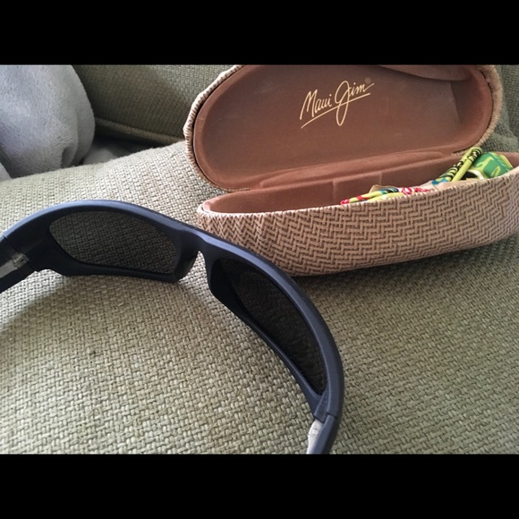 iamSet4life's tweet photo. So good I had to share! Check out all the items I'm loving on @Poshmarkapp #poshmark #fashion #style #shopmycloset #laurelburch #mauijim: https://t.co/T0wGmo9ikQ https://t.co/ahbL9NI6JG