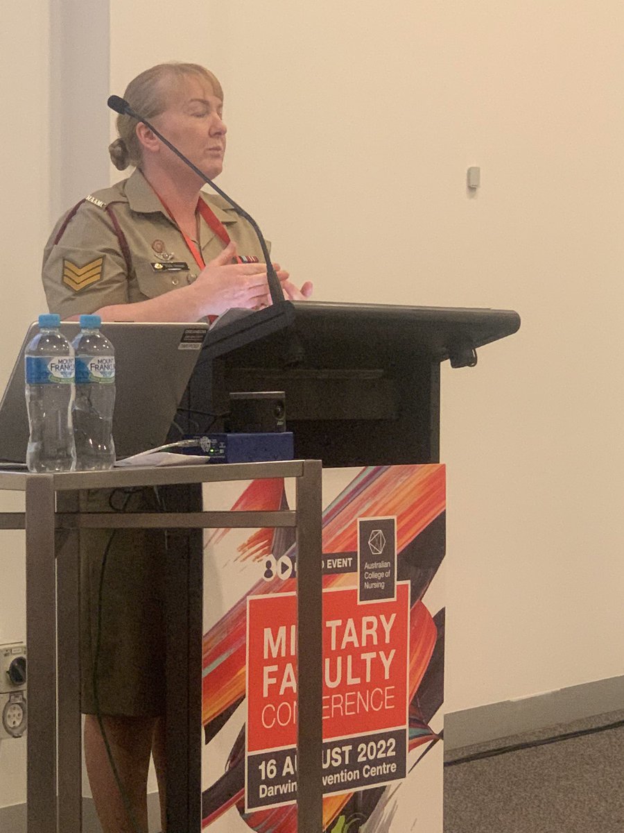 Along with paramedic training and understanding operating in a tactical environment #ADF medics are a highly trained force. SGT Duncan enlightening #NNF2022 on the role of the medic as enrolled nurses in the Army. @acn_tweet