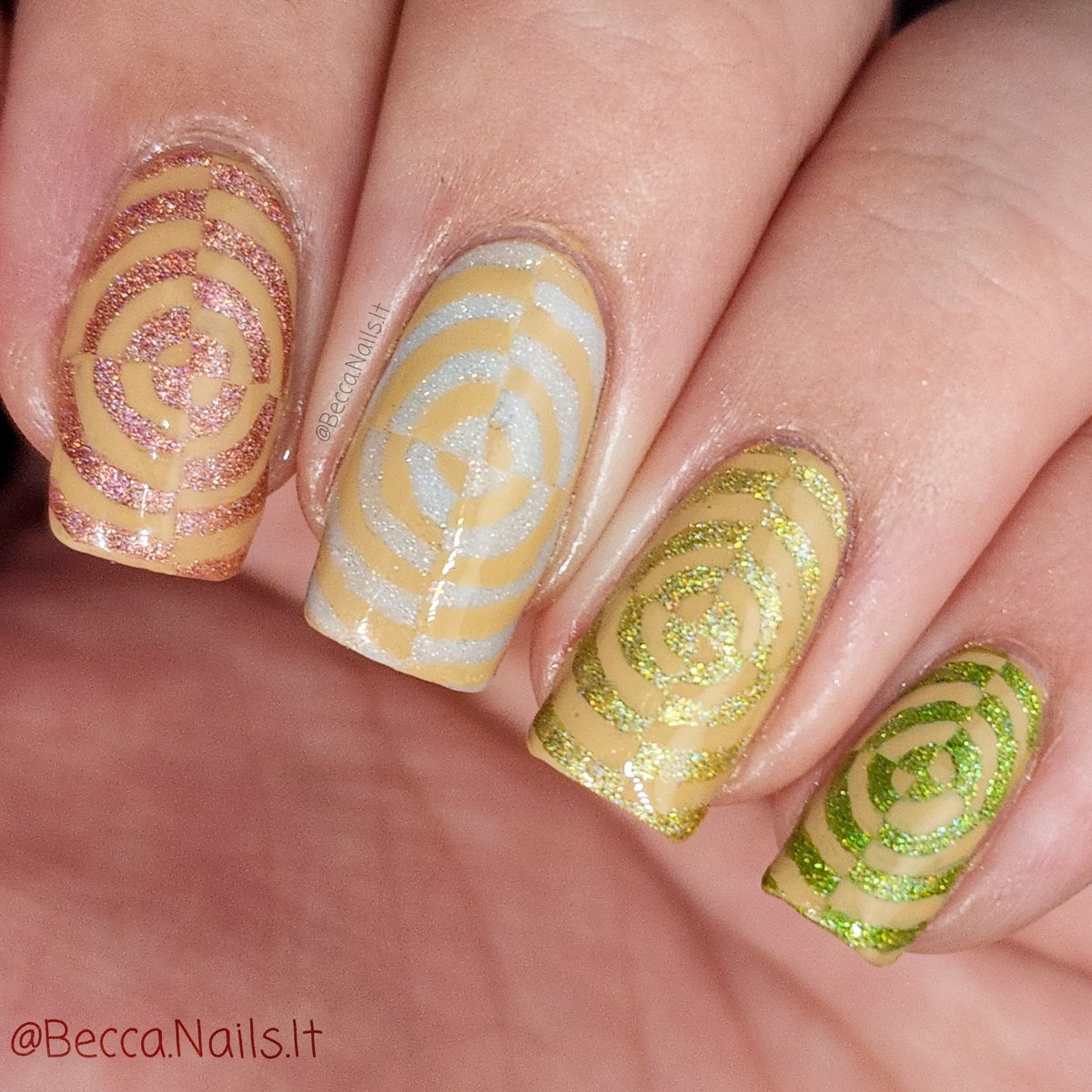 BeccaNailsIt's tweet photo. Recreate a saved mani time! Check IG for collage and more info. Using only @holotaco polishes. @nailogical #HoloTaco https://t.co/KzKLC4ABq4