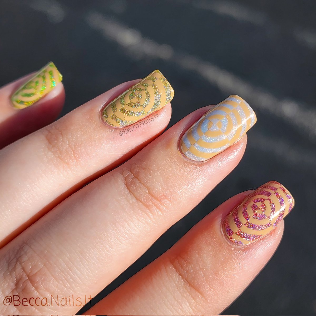 BeccaNailsIt's tweet photo. Recreate a saved mani time! Check IG for collage and more info. Using only @holotaco polishes. @nailogical #HoloTaco https://t.co/KzKLC4ABq4