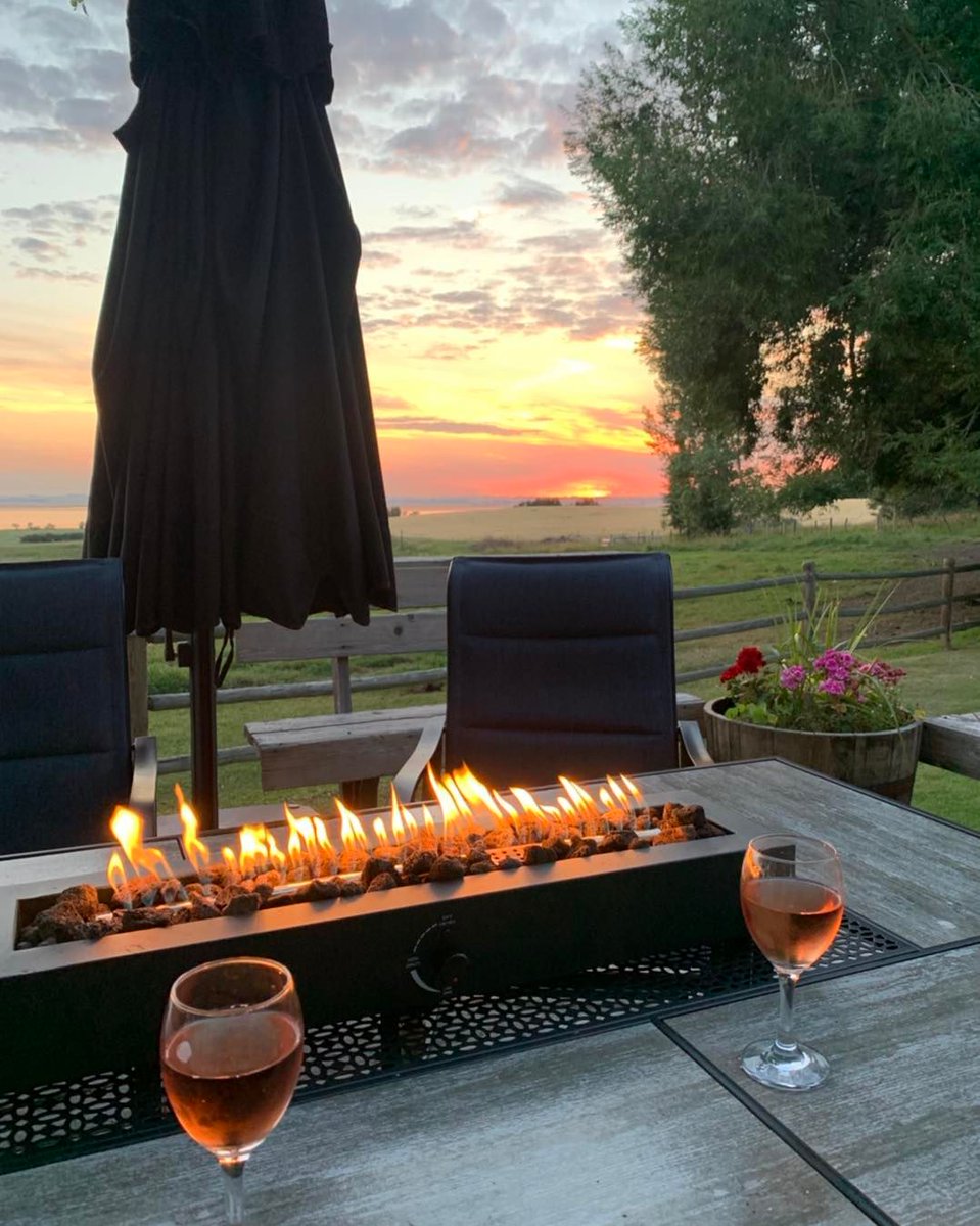 Enjoying a much needed day of rest, a gorgeous sunset, a fire and a glass of Gray Monk Rose! 

Our bunkhouse cabin has a similar view - contact us at visit@rockingrguestranch.com for more info.

#albertasunsets #graymonkwinery #summerpatio #rockingrguestranch #explorealberta