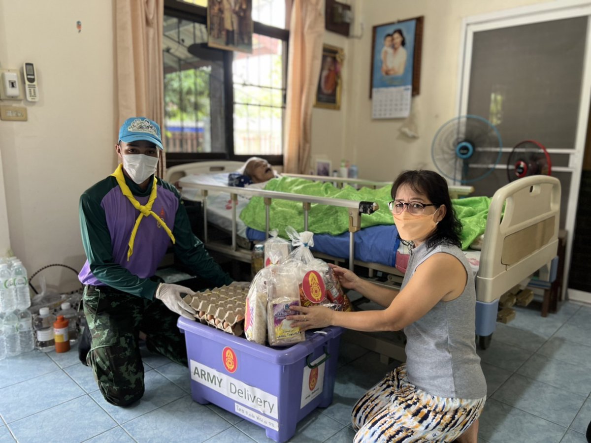 priree_121's tweet photo. #ArmyDelivery💂‍♂️

ร.12 พัน.1 รอ.  จัดกิจกรรม “Army Delivery” นำเครื่องอุปโภคบริโภค มอบให้กับพี่น้องประชาชนและผู้สูงอายุในพื้นที่ ต.ท่าเกษม อ.เมือง จ.สระแก้ว เพื่อเป็นการช่วยลดค่าใช้จ่ายในครัวเรือนให้กับประชาชน❤️

#กองทัพบก 
#เป็นที่พึ่งของประชาชนในทุกโอกาส https://t.co/neZpq1ILms