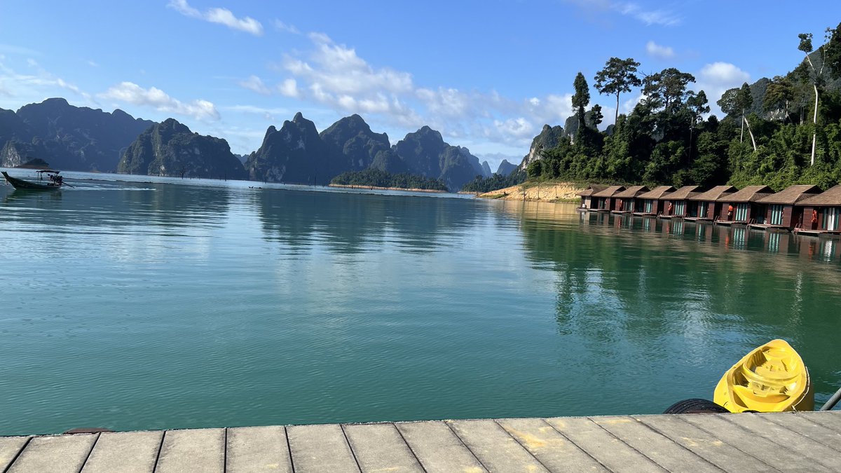 Feels great to be back travelling overseas after all this time. Hello #Thailand 👋 🇹🇭 This is Khao Sok National Park where we stayed overnight in these huts, kayaking and going for boat trips. Big The Beach energy #khaosok #suratthani