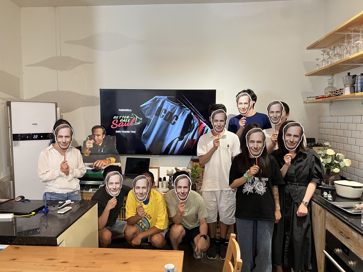 qrs_tu's tweet photo. Best finale everrrrrrr!!!! And Patrick DMed me! What a show, what A show, can’t believe it is over. Hats off to all of you guys! @BetterCallSaul @petergould @mrbobodenkirk @rheaseehorn @PatrickFabian https://t.co/NVzmmQiSyk