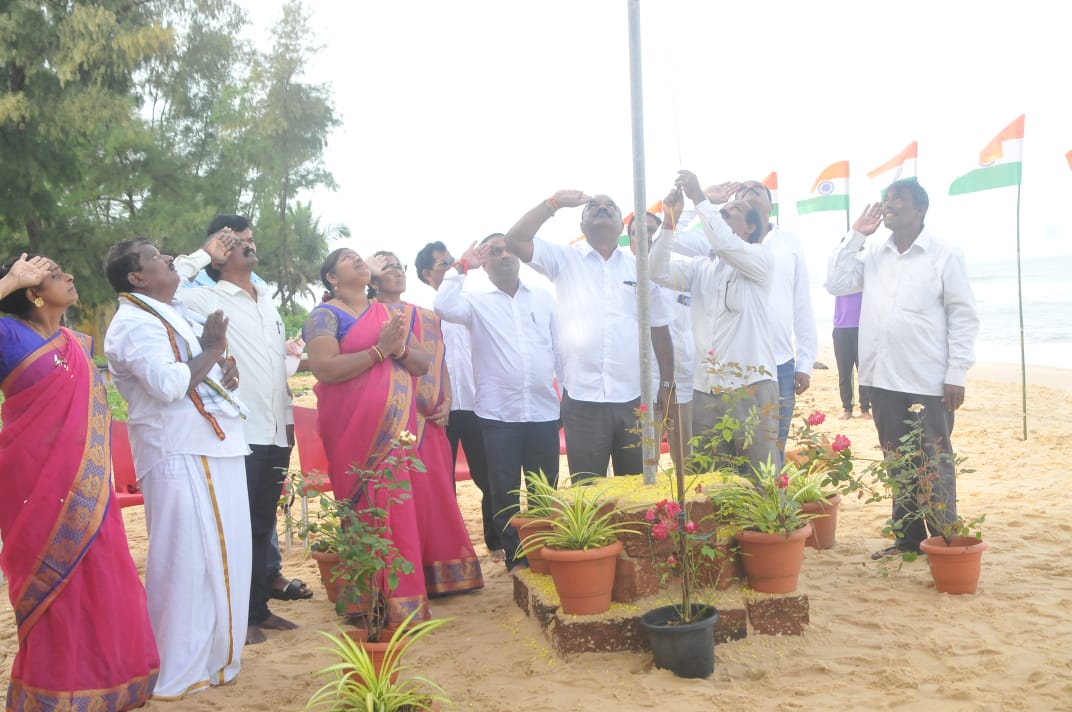 MattuSharan's tweet photo. ಕರಾವಳಿ ಯುವಕ-ಯುವತಿ ವೃಂದ (ರಿ)  ಹೆಜಮಾಡಿಯ ವತಿಯಿಂದ ಸ್ವಾತಂತ್ರ್ಯದ ಅಮೃತ ಮಹೋತ್ಸವ ಆಚರಣೆ ಮತ್ತು ಬೃಹತ್ ಬೀಚ್ ಸ್ವಚ್ಛತಾ ಅಭಿಯಾನ ಯಶಸ್ವಿಯಾಗಿ ನಡೆಯಿತು..
@AdithKotian 
@ https://t.co/q8n4qsKNWr