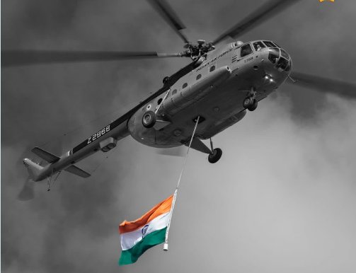 ShaikhFaiz8460's tweet photo. Indian Air Force 'Keeping the National Flag flying high' .
#75AndBeyond https://t.co/Wtw7O0m50y