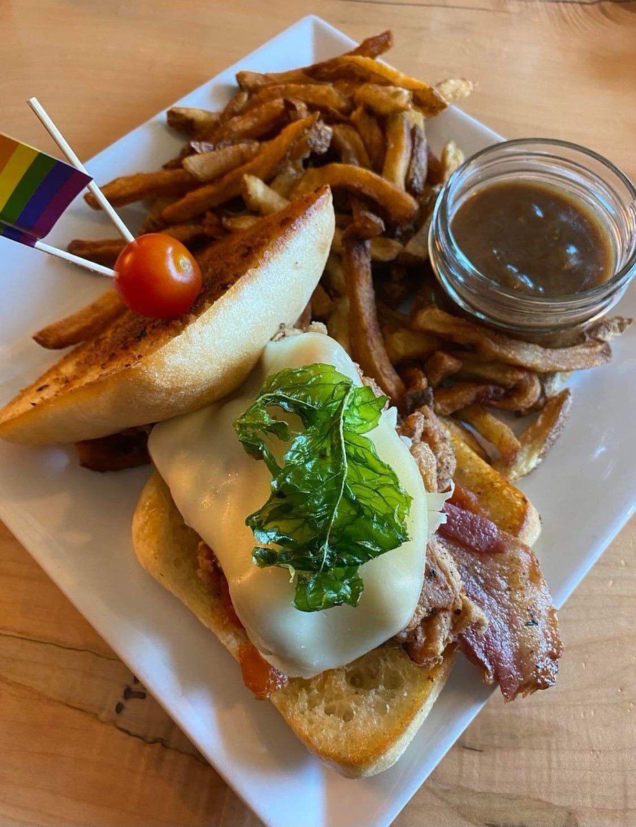 Such a great creation <a href="/meagandoesstuff/">Meagan ☕️</a>!! <a href="/taylorcurrah/">Taylor Currah</a>
and I loved it.

🤤 Chicken parm on a bun with a donation going to <a href="/CentralABPride/">Central Alberta Pride</a>!

<a href="/cilantro_chive/">cilantro and chive</a>