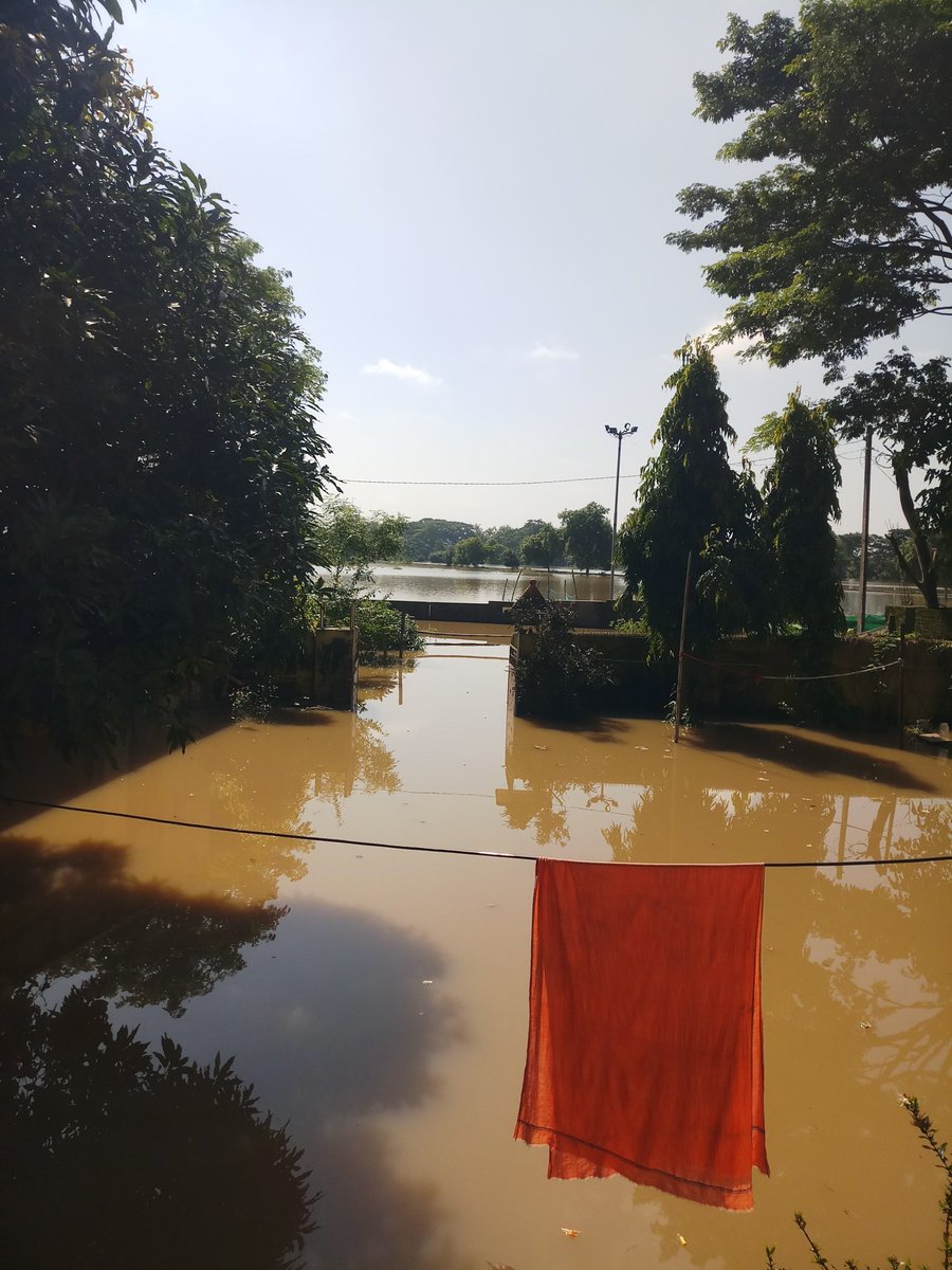 SimanchalaSaho1's tweet photo. We near about 20 families stuck off in Flood water in Gatirout Patna Gram Panchayat of CUTTACK Sadar Block. https://t.co/mOaQvaOI2w