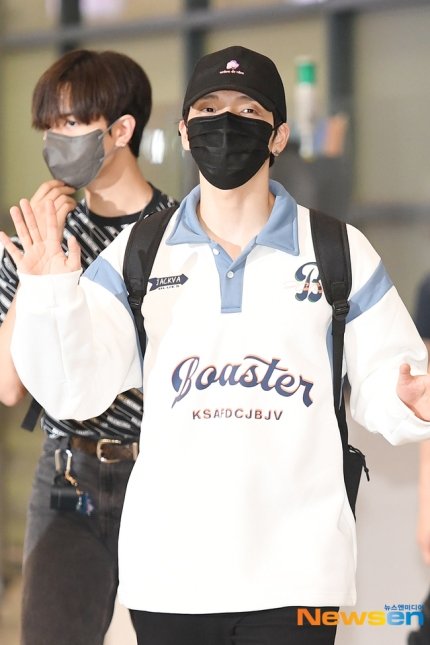 seohocafe's tweet photo. 220816 incheon airport #sharticle
welcome back to korea seoho โ๏ธ
๐๏ธ:
https://t.co/sGCSyFojCg
https://t.co/FbLCYOVNHP
https://t.co/J6hIQJ3fOi
@official_ONEUS #์์ด์ค #์ํธ https://t.co/PmY2FEbpVx