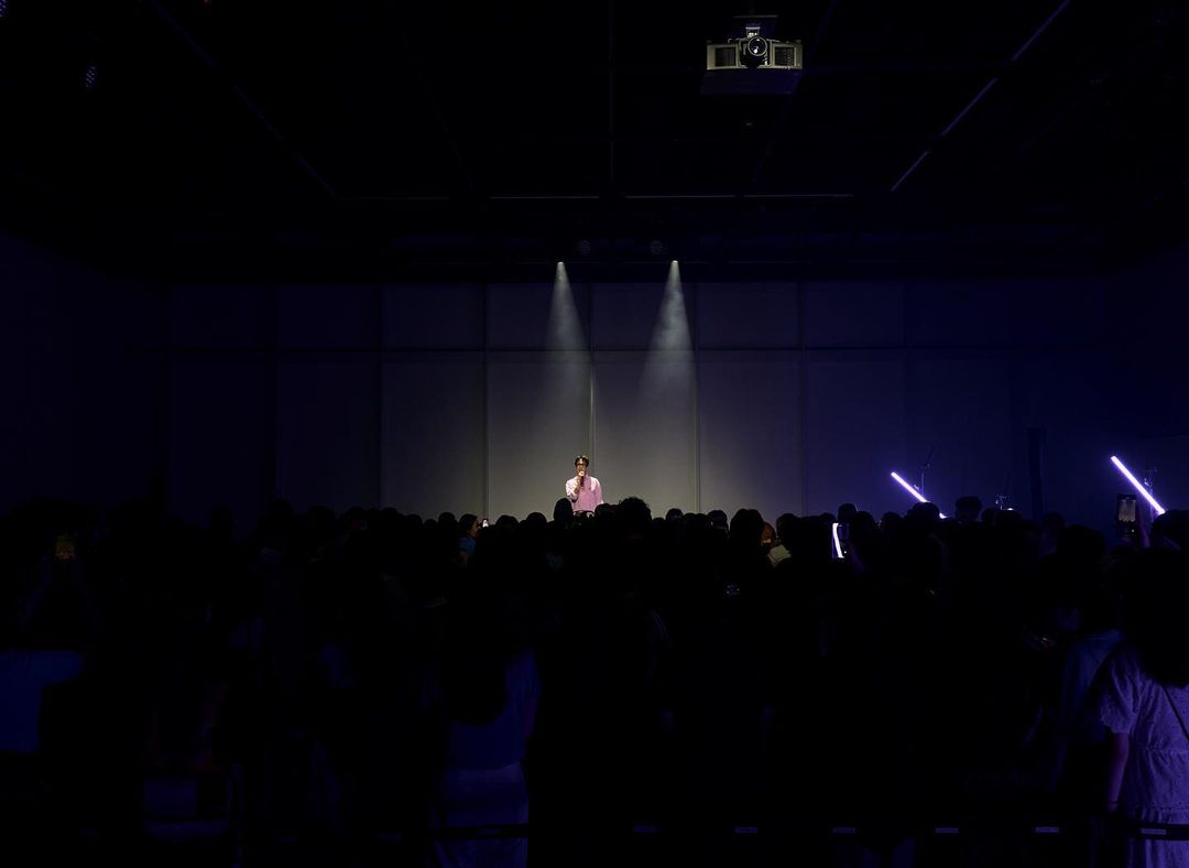 aboutAPRO's tweet photo. [220807 | APRO insta post update]

Rewind your Avenue.

APRO X https://t.co/4uNuu4kP20
STAND UP EXHIBITION ‘AVENUE’

2022 . 07 . 30 SAT PM 7

📸 @/baechu.me

ig: https://t.co/iNslaz7zGv

#APRO #아프로 #APROisdifferent #APRO_Avenue https://t.co/1X5nZ0hCnX
