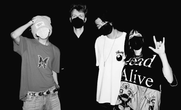 updatecharts's tweet photo. O ENCONTRO DE LENDAS! Namjoon e Hoseok do BTS nos bastidores do show de Billie Eilish e FINNEAS. https://t.co/UNo3BcE5oa