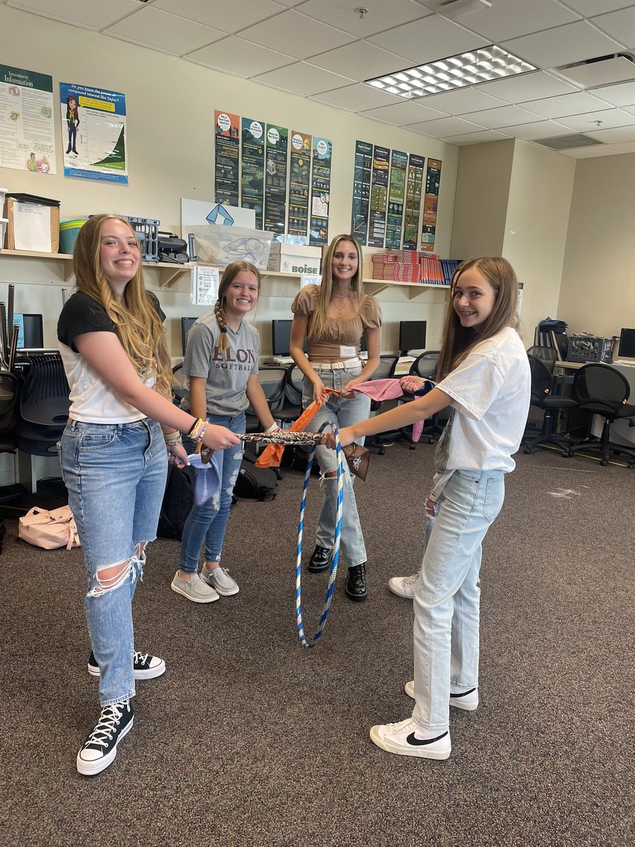 deca_north's tweet photo. Welcome Panther Freshman! Team-building??? Why, that’s what DECA does best!! Have an awesome year, Frosh, and think about how you can #gettheedgeDECA by being a part of Pick North DECA this year. @PennycuffBiz @PickeringtonN @PLSD @PHSNSpiritBox https://t.co/8RRqe25ca3