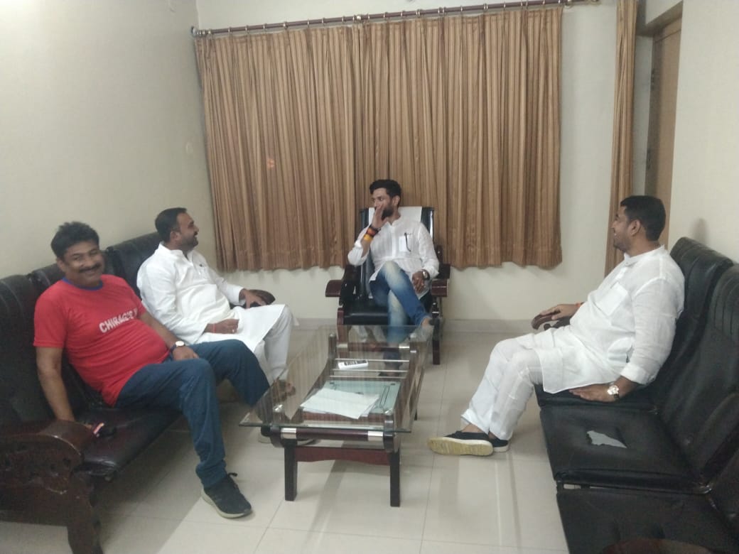 LJP4India's tweet photo. आज अमनौर विधानसभा से भाजपा के विधायक श्री मंटू पटेल जी ने लोजपा (रामविलास) के राष्ट्रीय अध्यक्ष आदरणीय श्री @iChiragPaswan जी से उनके पटना श्रीकृष्णापुरी स्थित आवास पर मुलाकात की। https://t.co/X03WC0Tgh5