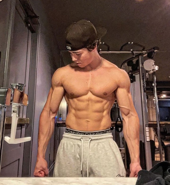 chicodelared's tweet photo. #chicodelared hunk https://t.co/N1HY1obTY0
